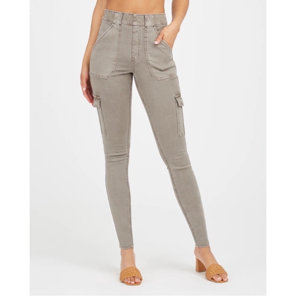 Spanx Stretch Twill Ankle Cargo Pants in Desert Dune Size XS NWT